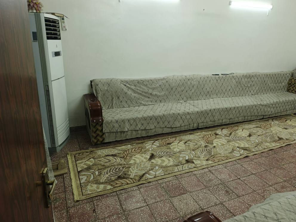 السلام عليكم بيت للبيع مساحه 300متر طابو صرف يحتوي على استقبال كبير هول كبير واربعه نوم اضافه بي شبكه مال موبايل بيه وارد سنوي وكهرباء متطفه بيه ابد  عنوان كماليه شارع الجامع فرع صيدليه هلال الخير
السعر واستفسار اتصال على الرقم ***********
