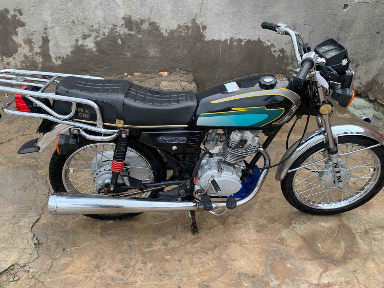 سلام عليكم شباب دراجة للبيع شلامجه موديل 2022ڪفاله عأمه أصولي ڪهربايأت شغاله المكان محافظة الناصريه قضاء الغراف السعر اتصل على الرقم ***********
