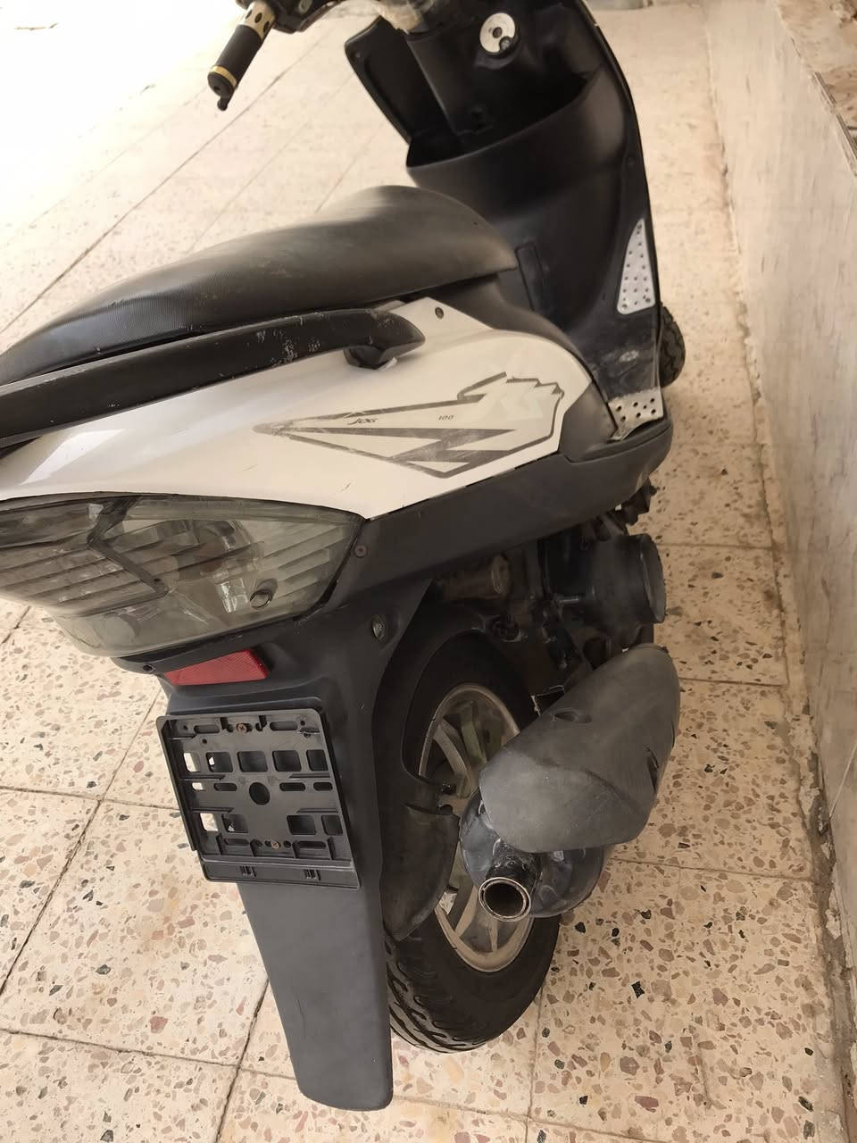 ماكس عدله للبيع بوشه 50 بلاد مفتوحه ولفات فقط شغاله نكره سلف هندر هورن دبلات امامي خلفي رياضي صالنصه FM تواير جدد كابريتر جديد نقصها الكهربائيات بيها طبك فقط الكلوب الخلفي شغال مكينه ناعمه نهضه وسرعه السعر 450 وبيها مجال قليل رقم الهاتف *********** المكان البطحاء
