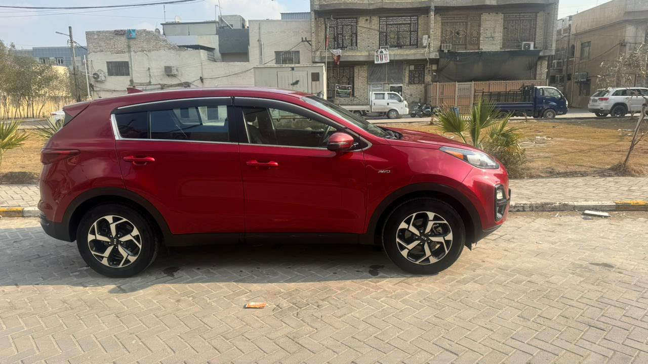 سلام عليكم سيارتي سبورتج مديل 21
امريكي نوع كلين بدون حادث 
رادار سياقه ذاتيه
فور ويل شاشه جبيرة 
مري شفط 3 وضعيات قيادة 
ماشية :100
سياره كلش نضيفه اروح ورجع بيها دوام 
سعر :سياره 180 بيها مجال بسيط 
عنوان : بغداد 
رقم ***********
