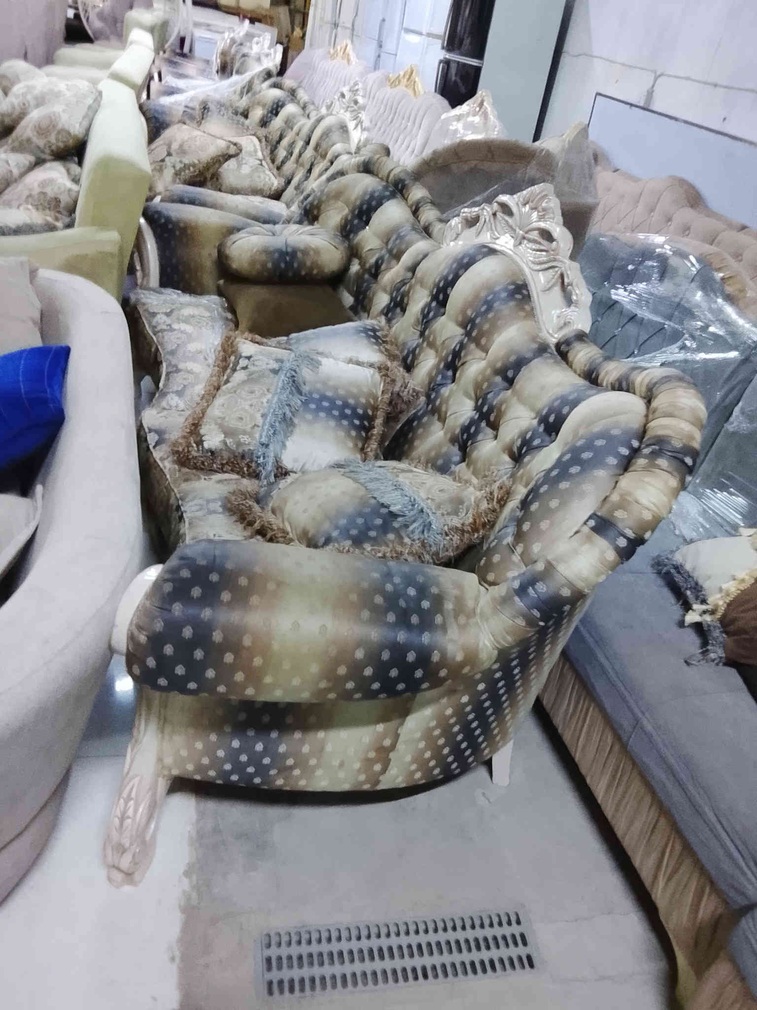 اللهم صلى على محمد وال محمد وصلت الى مجمع الامير الآثاث المستعمل مجموعه من الأغراض الباله تركيه المنشأ  العزيزيه شارع الجديد مقابل المسبح  ***********/*********** وأهلا وسهلا بكم
