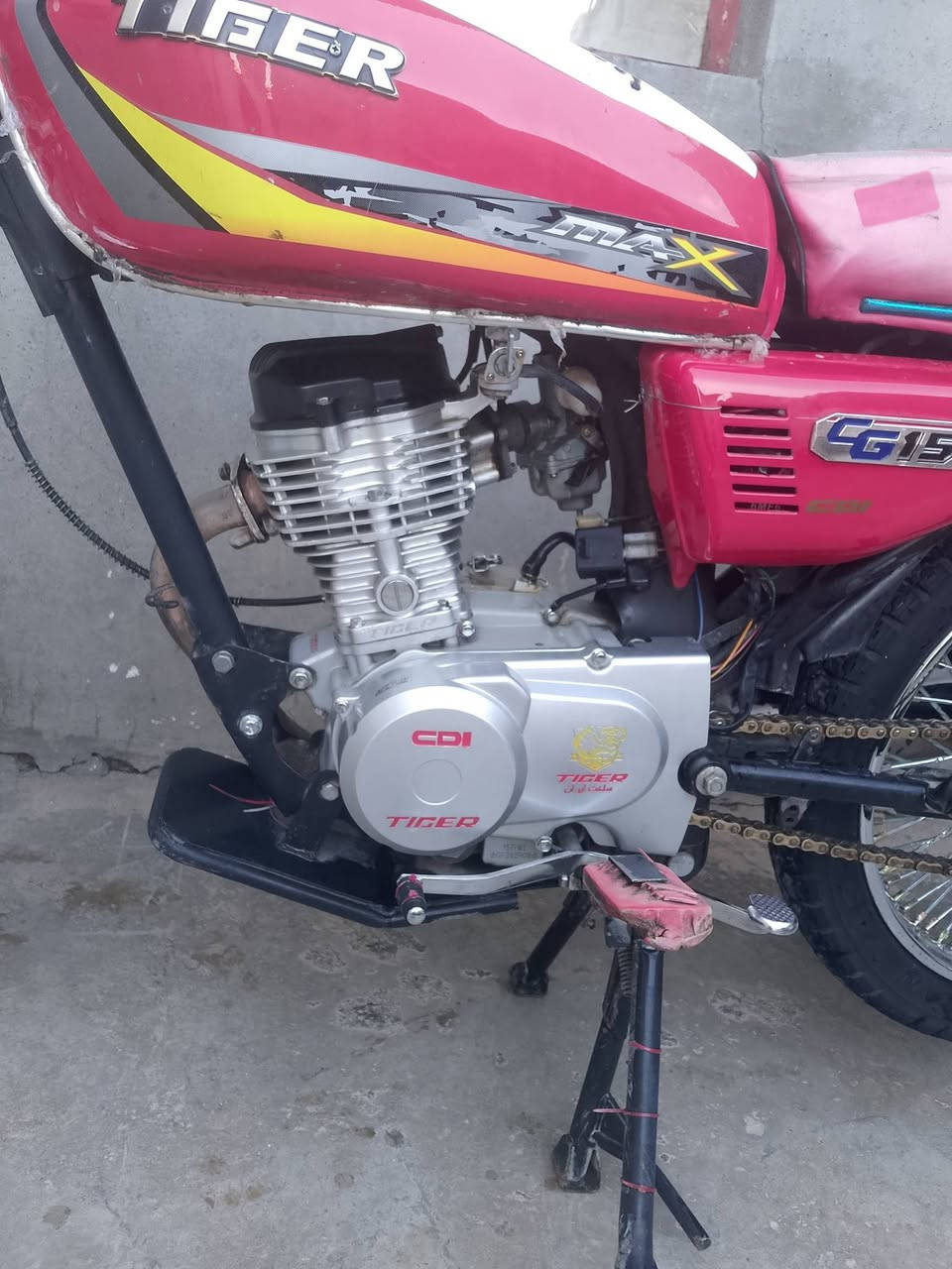 السلام عليكم دراجه للبيع تايگر موديل 24مبدل بيهه بس بستم فقط بستم وياله تايرات جدد تانكي كله جديد بس الكابريتر ازور فقط شرط تاخذ من ربع هندر دراجه خير من الله سعرهه 450وبي مجال للطيبين رقمي ***********
