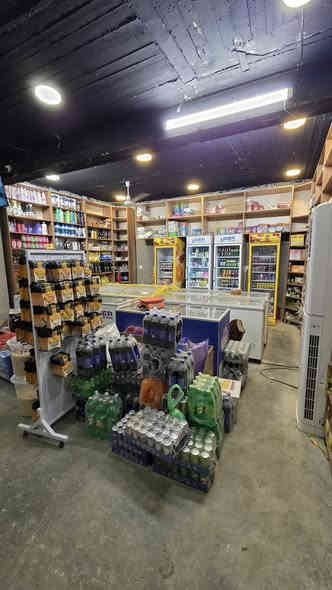 السلامعليكم للبيع أسواق تحتوي عل ٦برادات عامودي ٢ شركه تحتوي عل ٦عارضات طرحيه ٢شركه سبلت كنتوري ٣طن  سستم كامرات السعر ١٨ وبي مجال مكانها بغداد الدوره المهديه الثانيه سبب البيع لعدم التفرغ***********
