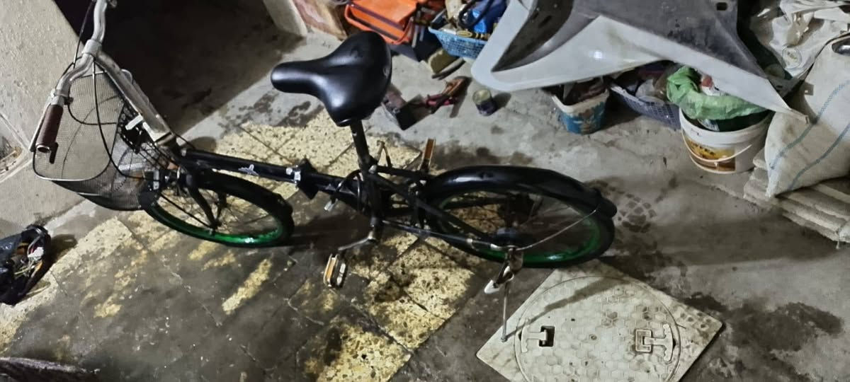 السلام عليكم بايسكل طبكة مال بالة الاصلي شيمانو كلشي ما مبدل بي الله شاهد كلشي ما بي بس متروك الويالة مختمة البلادية هية هيج لونهة خضر الزكات مال شركة شخط ما بيهن مكينتة الاصلية البلادية شيمانو العكرب هم كذالك من مشتري لحد الان ما مبدل بي شي بس تايرات السعر 75 وبي مجال بسيط للاستفسار خاص او واتساب ***********
