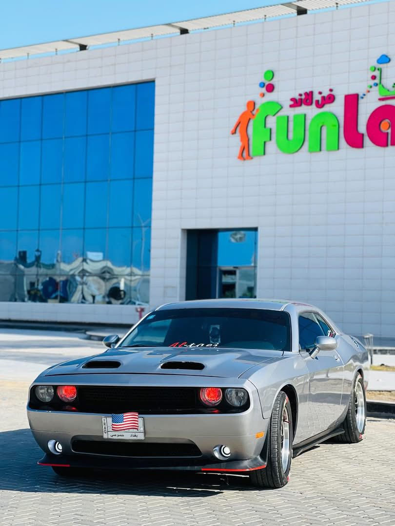 السلام عليكم 
جالنجر للبيع موديل 2013
السياره بيه قطعتين صبغ البنيد والباب عكس السايق 
فقط وبارد بالجاملغات فقط بارد
السياره 6 سلندر 
ماشيه 145 ميل وقابل للزياده 
السياره نظيفه 
السياره دركه صب
ويل ويلد 
رقم بغداد مشروع وطني سنويه 27
مكان السياره كربلاء 
سعر السياره 135 وبيه مجال 
***********
