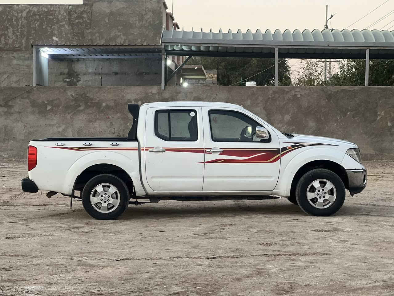 السعر 86 🌹
نيفاره 2013 اوتماتيك رقم بابل انكليزي 

سنويه وهزه وفحص كله جديد 
سنويه بأسمي شخصياً

مكينه بلاديه كير اوتماتيك 

السياره بيه صبغات 
شواصي ولغود كفاله 

مكينه وكير وحداديه كفاله 
تدفئه تبريد 
تخم تاير جديد 

جاهزه ومآبيه اي نقص 
مال جناي 

السعر 86 🌹

***********
مكاني النجف /الكوفه
