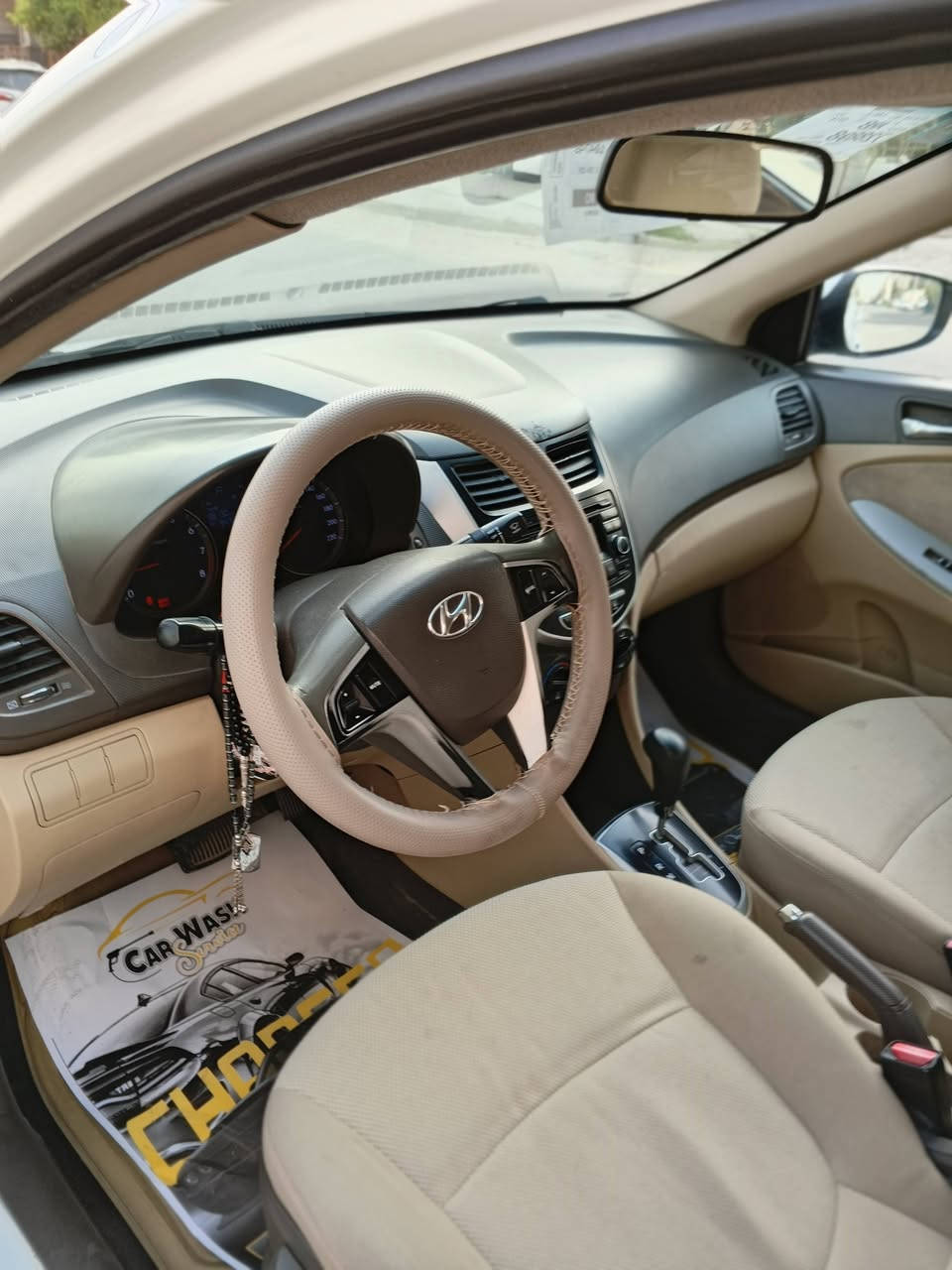 سلام عليكم للبيع 
اكسنت موديل 13 رقم بغداد الجديد هزه جديدة استلام شركه خليجي دبل قطره السياره جديده ماشيه 94 حقيقي
السياره مال بيت بالعافيه على ياخذه 
الف مذب عليه 
بدون صبغ فقط الدعاميه الاماميه للجماليه بدون اي ضربه
بيه ملاحظات جدا قليه 
كير 
مكينه 
صدر 
تايرات 
تبريد ثلج 
كله خير من الله 
للاستفسار اتصال ***********
السعر 106$
بيه شي قليل حك الجيه
مكان بغداد حي الخضراء
