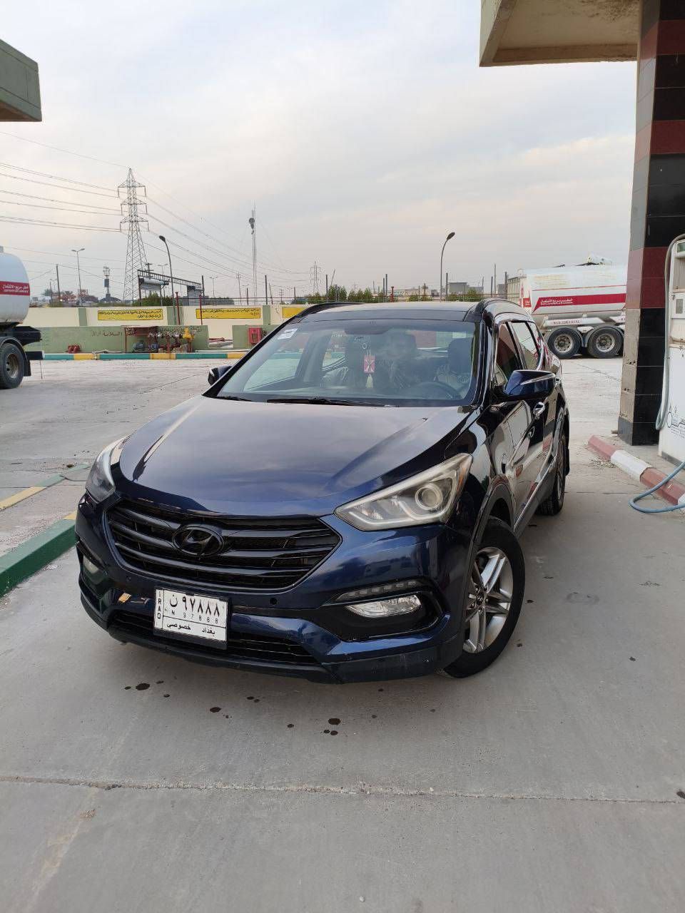 السلام عليكم
سنتافي موديل 2017 وارد امريكي فئة السبورت 
محرك 4 سلندر 2400cc نظام حقن وقود مباشر (gdi)
ضربتها جاملغ وبنيد الجاملغ راجع ع البارد 
بيها قطعتين صبغ البنيد والجاملغ الايمن الخلفي نص الجاملغ مثل ما موضح بالسونار
وبيها بارد وشويه طخطخات
ماشيه 186 الف كيلو 
محركها مجفت قطع اصليه وكاله وموجود ضمان القطع يم المركز الي جفتت يمه 
مابيها لا تنقيص ولا تبخير 
گير cvt
شادلها كاچ كان اصلي 
السياره فول مواصفات بانوراما 
5 راكب كشن السائق كهربائي 
كشنات جلد اسود 
المقاعد تدفئه الاماميه والخلفيه  
بيها 3 انظمة قياده (eco , normal , sport) 
كامره خلفيه دواره 
حساسات خلفيه 
نظاام تحذير المنطقه العمياء 
مثبت سرعه 
نضام مانع انزلاق 
تحكم ستيرن يدوي 
تبريد قطعتين 
شاشة البلاديه بيها بلوتوث + اواكس
الجنطه بيها مساحة تخزين واسعه
رقم بغداد ب اسمي تحويل ثاني يوم   
السياره ما شاء الله تاخذها ماتصرف عليها كامله 
سعرها 146 وبيها مجال 
مكان السياره بغداد حي الجوادين 
***********
