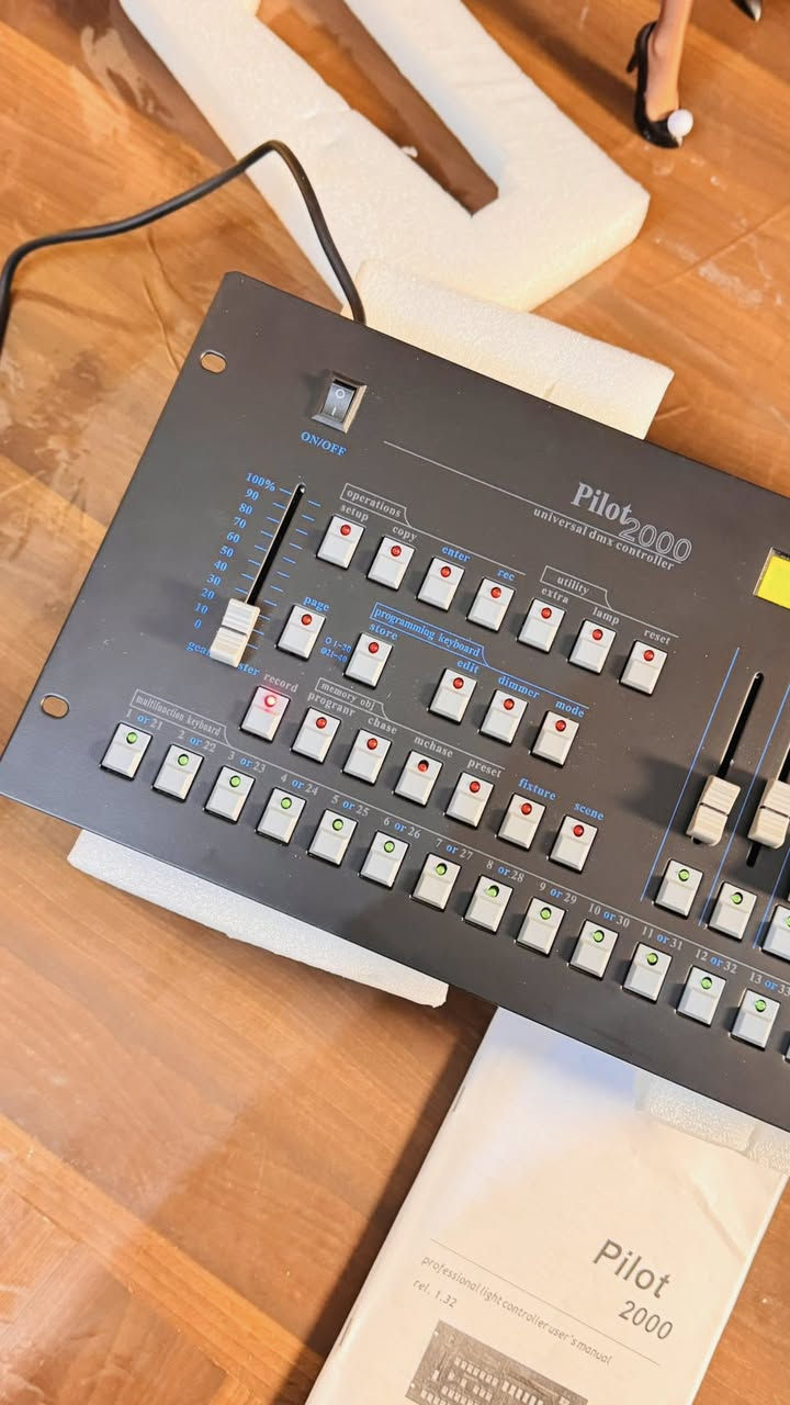 شباب جهاز بهذا الشكل سعره مزاد وصل بالبث 100 ب4 الصبح ينتهي المزاد اسد البث واشوفه وين وصل وبالعافيه عالياخذه


**إذا كنت صاحب هذا الإعلان وتريد حذفه لأي سبب، رجاءا أرسل رسالة إلى الدعم الفني**