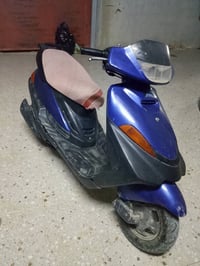 دراجه فراشه نضيفه للبيع السعر 200 وبيهه مجال اتصل 07764883825