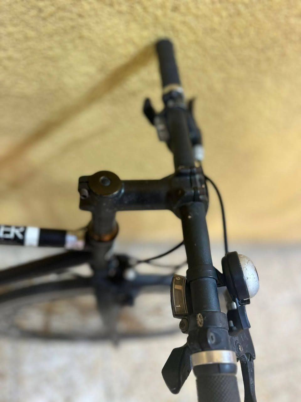 بيسكل باله جاهز مابي اي نقص بدالاته9خلفي 3امامي بدالاته الصليه شمانو  كلش خفيف بلوزن وبلمشي والثاني المنيوم ابوالسرج الحمر السعر 140وبي مجال للشراي مكاني البصره القبله رقم الهاتف ***********بي وتساب الستفسار عل خاص
