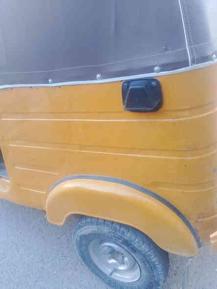 سلام عليكم تكتك للبيع موديل 20 رقم وسنوية تكتك كبل للشارع كاملة تجي وتكلب مكلف بلنشر خابر راعيهة مكينة مكفولة لا تنقص ولا تبخر المكان الكمالية السعر 5و800وبيهة مجال حك الجية رقم ***********
