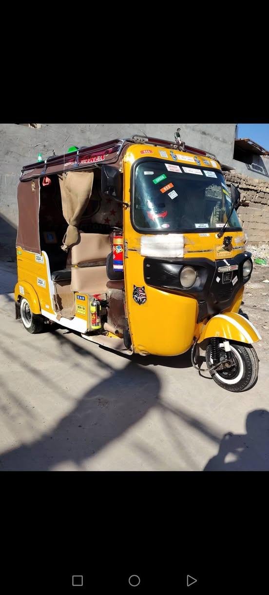 سلام عليكم تكتوك للبيع مديل ١٨ شهر ١٢ بلسنويه تقره ١٩  مرقمه رقم انكليزي رقمي *********** السعر 5 700 عنوان خان بني سعد
