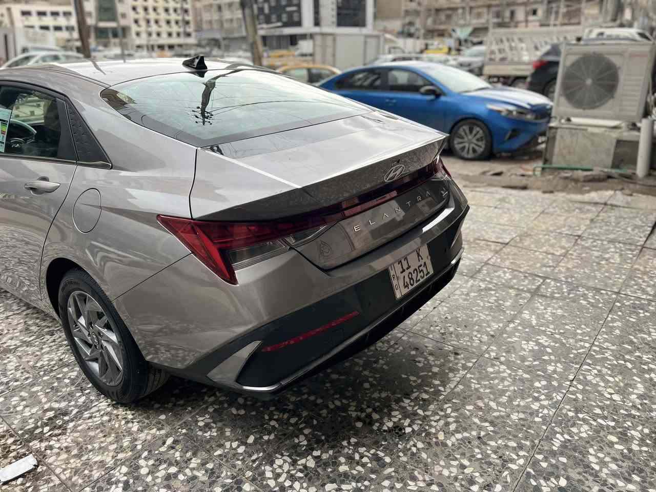 النترا هايبرد 2024 سياره جديده 
ويل كب
بصمه
تبريد قطعتين
لد امامي خلفي
تشغيل عن بعد
رادار امامي + قياده ذاتيه
بعد بيها هواي موصفات 
باسمي ترقيم جديد
هزه سنويه كله جديد
مكانها بغداد
ماشيه 27km
ضررها صبغ بنيد فقط  بارد جاملغ
اي استفسار ***********
مكانها بغداد 
السعر157  بيها مجال
فقط أبيع
