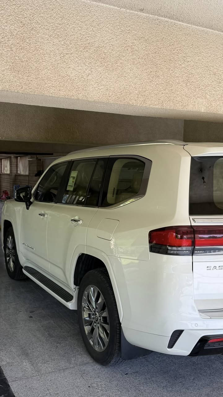 السلام عليكم
LAND CRUISER 2024 VX  PLUS  SAS 
لاندكروز 2024 VX ساز ابو الضمان تنفس طبيعي المرغوب
صيانة دورية كله بل شركة 
ماشية 15,000km  سيارة بوضع الزيرو 
السياره فول مواصفات مكفولة كفالة عامة عده ملاحضات بسيطه  رقم بغداد بسمي تحويل ثاني يوم 
مكان السيارة جادرية شارع الوزراء 📍
تواصل ⬇️
 *********** 📞
