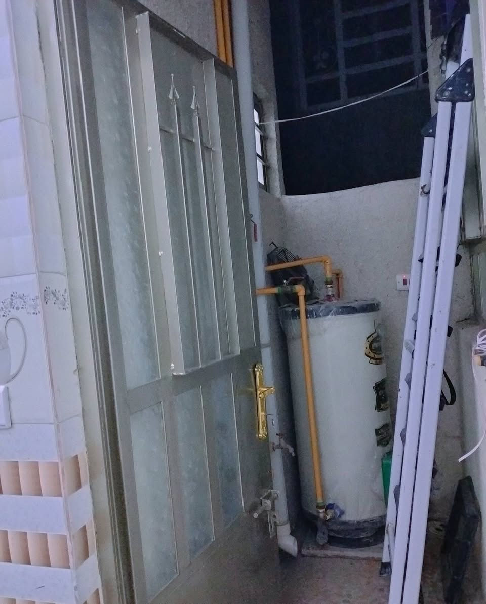 مشتمل للبيع المساحه 103طابو صرف الانتصار قريب مرور الحسينيه بغداد شارع 25فرع الملعب  غرفتين نوم وستقبال ومطبخ 2مناور2صحيات السعر 88وبيه مجال بسيط للاستفسار ***********
