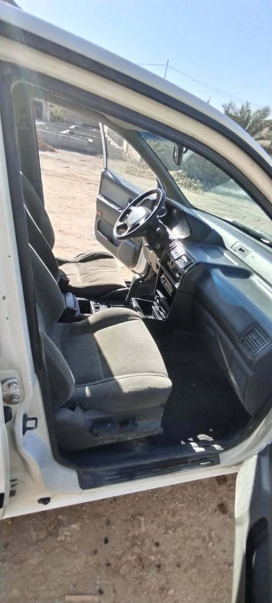 للبيع مسبوشي ٧ راكب موديل ٩٤ مكينه وكير جدد وضفيرة جديدة وتخم تاير جديد سيارة يسرة بلاد مكاني نجف ناحية الحرية
السعر ٤١ وبيه مجال
***********
