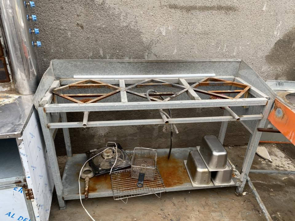 سلام عليكم 
البيع غراض 
مطعم 
طباخ ثلاث عيون 
طباخ عدد ثنين وشوايه هيركر
شوايه كص 
كلهن شلع 
450 
بيهن مجال

رقم 
***********
دوره عرب جبور
