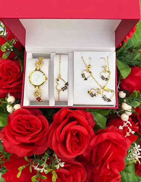 #عروض #تخفيظات راس السنه 🎄ساعات اصليه رجاليه ونسائيه ماركه ولون ثابت وماكينه اصليه ⌚️بكج كامل رجالي ونسائي مع اكسسواراتها  😍نفس الصوره يجي كل هذا وبسعر يبدا من ١٥ الى ٢٢ الف 😍يوجد توصيل داخل كركوك ٣ الاف ومحافظات ٥ الاف 🚕

للطلب مراسله الصفحه 
او الواتساب ***********
