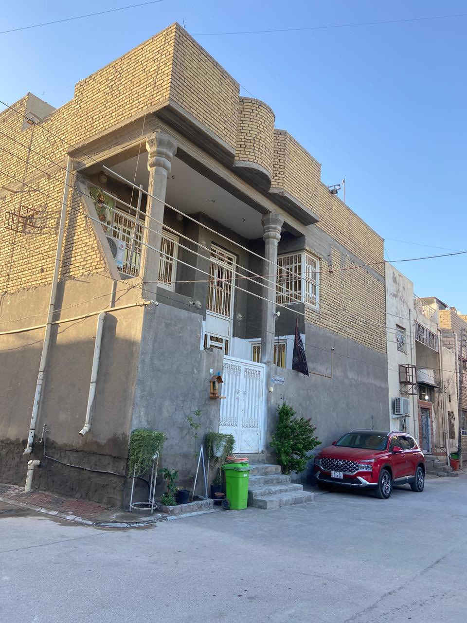 بيت طابو صرف منطقه الثوره
امامه ساحه( حديقه) ركن مساحته 150
ثلاث طوابق .الطابق الاول استقبال.غرفه نوم .صاله صحيات داخليه .طارمه وحمام خارجي .منور
الطابق الثاني 3 غرف نوم .صاله .صحيات
الطابق الثالث مخزن كبير .بيتونه سطح شتايگر
بيت تام المواصفات .طابوق والسقف كونكريت 
ارضيه الطابق الاول مرمر تركي.ارضيات الطابق الثاني سيراميك اسباني.الحمامات والمطبخ كلها سيراميك اسباني…المطبخ حار وبارد مع كاونتر خشب تركيHDF
تاريخ البناء 2018
متوفره كافه الخدمات تبليط .ارصفه .مجاري .مدارس.اسواق
سيارات.مجمعات تجاريه
الموقع /ناصريه: الثوره
السعر /425 وبي مجال 
هاتف

***********
