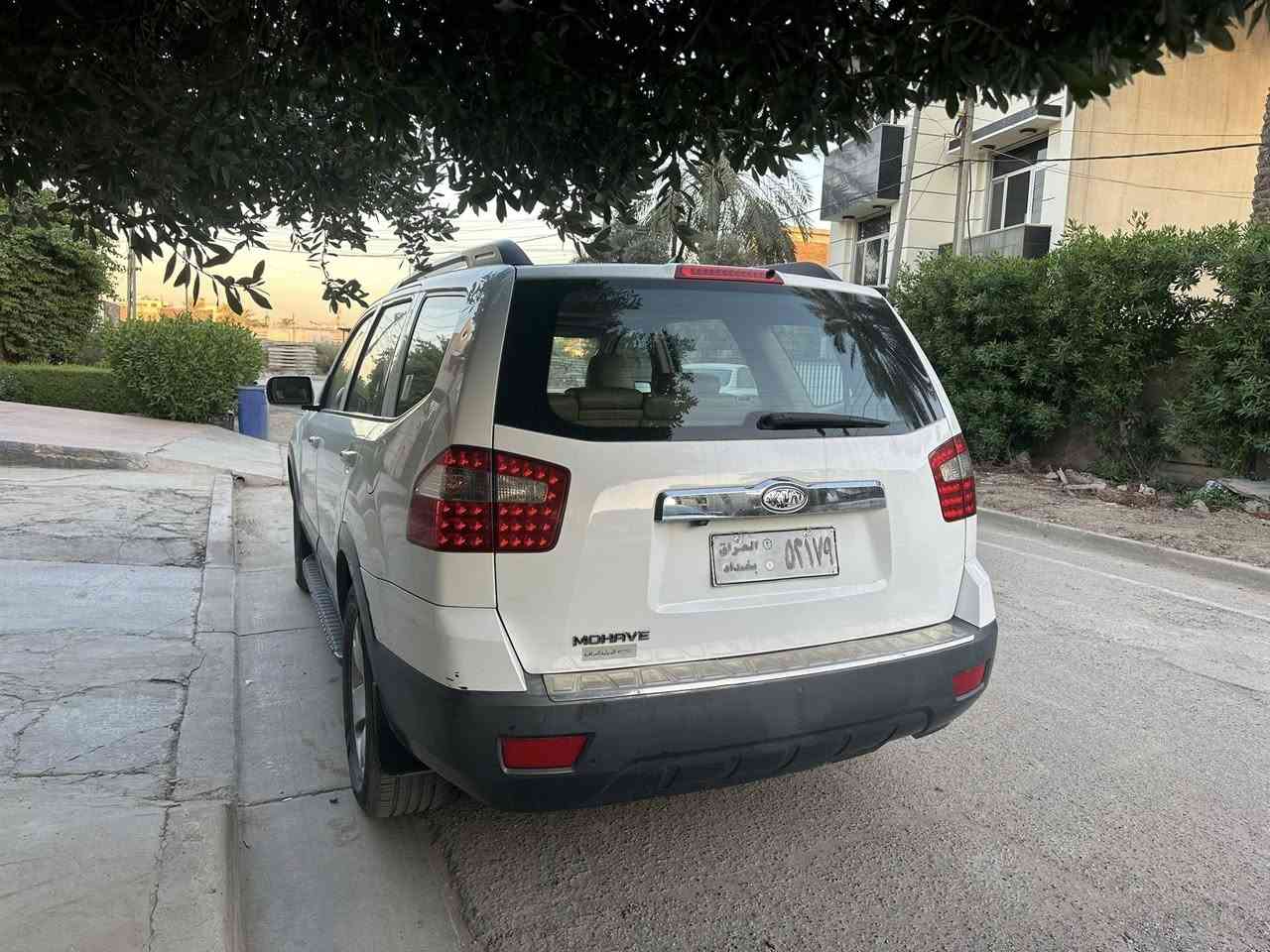 السلام عليكم
كيا موهافي ١/١  استلام الشركه الدوليه ( استيراد خاص من الكويت )
ماشيه ٣٢٥ الف المحرك مفتوح وبي رواجز وتبديل الدهن كل ٢٠٠٠ كيلو 
السياره بيه صبغ بابين بصف السايق فقط اثر شخط بدون حادث من سنتهه لحد العام على ايد شخص واني ثاني واحد حولته رقم انكليزي الجديد السنوية بسمي والسياره صارله سنه يمي 
 بيهه بصمتين 
موديل 2010
بصمه دخول
كشنات جلد 
دبل كشن كهرباء 
مميوري خزن
فورويل دفع رباعي 4x4 
محرك 6  3800
٧ راكب 
٣ قطع تبريد 
مري شفط قلاب
بكلايت لد 
ويل ١٨ تخم تاير جديد قبل شهر شديته
كامره خلفيه 
حساس خلفي 
فتحه سلايت 
فول تحكم استيرن 
جرس سرعه ١٢٠ 
كروز سعرهه 
تحكم دوسة البانزين والبريك 
السياره فول الفول مال دوليه  
مكانه بغداد حي الجامعه 
سعرهه ١٢٥ ورقه سعر بيع     ***********  
اعتذر عن المراوس بيع فقط
بياع شراي لا تخابر شرط التحويل
