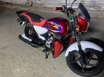 دراجه بوكسر موديل 2019  مستعجل على بيعتها مكاني ميسان السعر 650الف وبيها مجال حك جيه رقم *********** واتساب موجود
