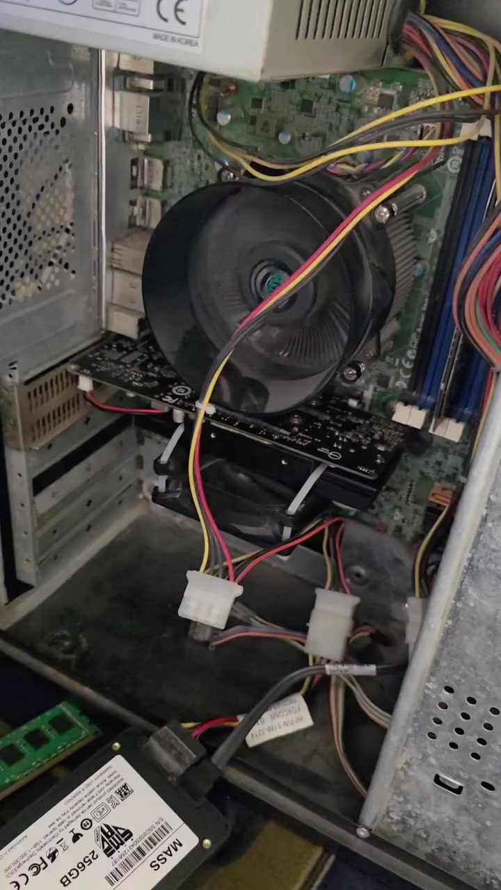 حاسبه للبيع
مذر بورد aecr  جيل الثالث 
معالج كوراي 7 الجيل الثالث ومبرد ديبكولر 
رامات 8 كيكا DDR 3 
بور سبلاي 500 واط 
كيس جيل الطيبين 
السعر 55 الف مع التوصيل داخل بغداد


**إذا كنت صاحب هذا الإعلان وتريد حذفه لأي سبب، رجاءا أرسل رسالة إلى الدعم الفني**