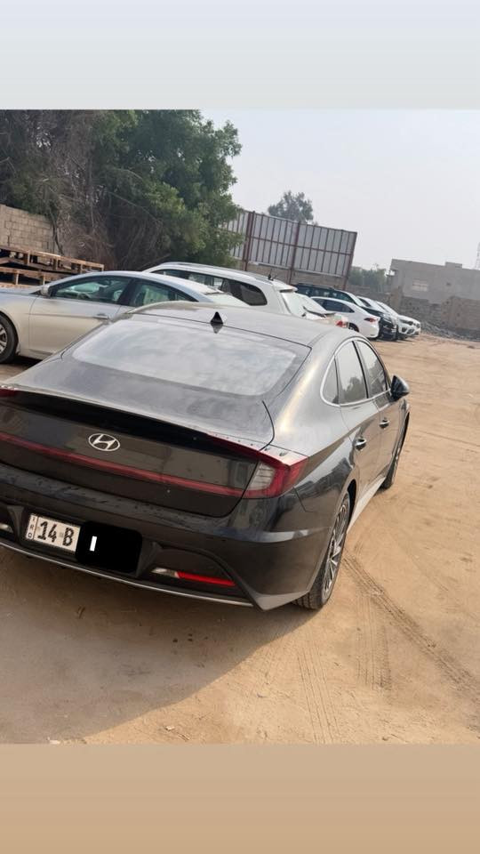 السلام عليكم
سوناتنه 2022 وارد كوري كفاله عامه 

هايبرد + بانزين 

رقم بصره تحويل ثاني يوم 

موصفات السياره فول فول ما عده تنته 

1-كشنات 4 تدفئه تبريد 

2-قياده ذاتيه 

3-تحديد مسار 

4- 4 انضمه قياده 

5-تتقدم وترجع بل بصمه 

6-مري شفط

7-ستيرن تدفئه تبريد 

8-كشن خزني ميموري 

9-برده كهربائيه خلفيه

10-كامرات 

11-حساسات امامي خلفي 

12-رادار توقف ذاتي خلفي وامامي

13_حساس خلفي فتح صندوق عند الوقوف

14-كشنات كهربائيه 

15 -سستم صوت  

16-كشنات جلد

17-لايت زنون عالي ناصي وتتحكم من الشاشه

18 -هاند بريك كهربائي

19-لايت يصعد وينزل / يتقدم جانب ايمن وايسرر

20-سبير ما نازل 

21-سياره جديده ماشيه 47

22-محرك 2400 تنفس طبيعي 

23-تخم تايررر جديد

24- حداديه جديده 
25-داته شوه 
26 -مري نقطه عمياء 
27-لد ابواب ودشبرل مخفي تغيل الاوان من الشاشه

جديده بمعني الكلمه بمعنى الكلمه

مكاني: بصره المعقل 

الاستفسار : عله الرقم :***********

