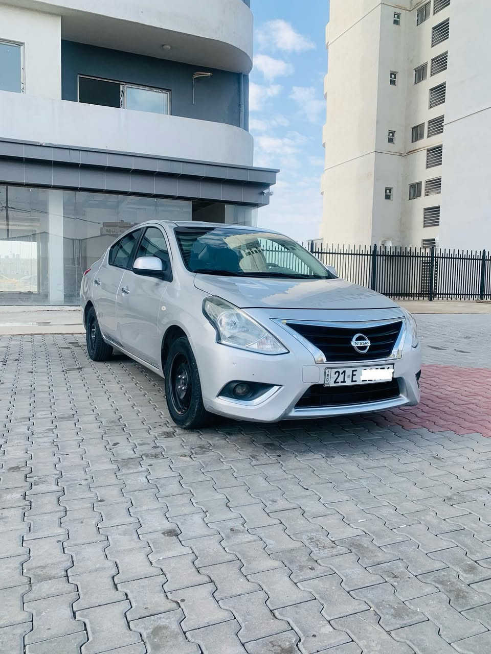 نيسان لاكشميباي موديل ٢٠١٦ بي بوياغ ته نها توزي ساردي هه يه گير و مكينه ي به شه رت سنوي و ژينگه و نوييه به ناوي خومه بالي بو دانراوه شاشه يه و دوو گيجه 
سعري ٩٧ و مجاليكي كه م 
***********

نيسان صني موديل ٢٠١٦ بدون صبغ بس بي شويه تعديل بارد محرك و الكير بشرط
سنويه جديده سياره باسمي 
سعر٩٧ ورقه
