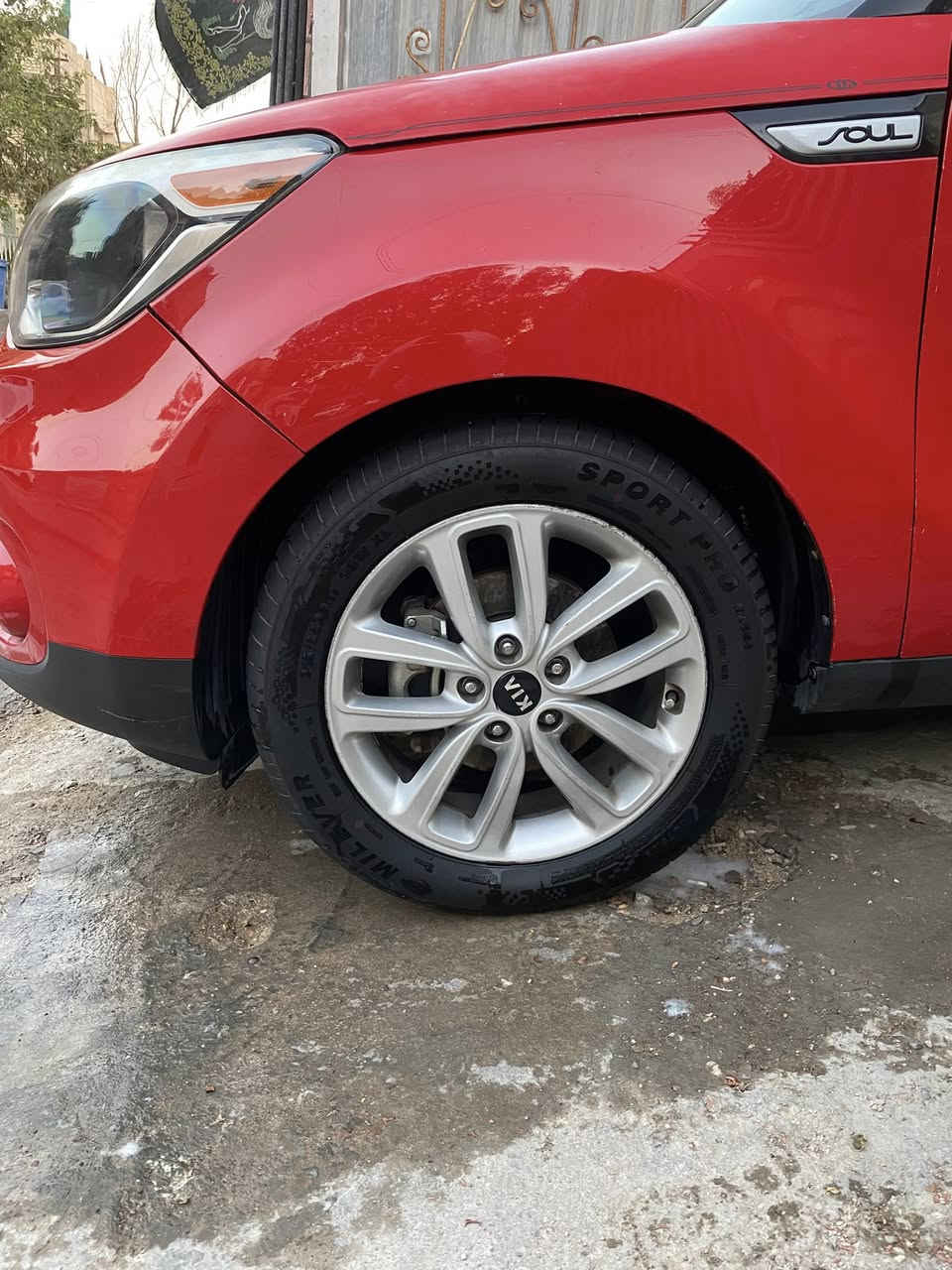 السلام عليكم كيا صول للبيع موديل 2019 حادث باب السايق وباب خلف السايق وجاملغ جهة السايق يعني 3 قطع السيارة محرك 2000 GDI ماشية 93ml الف سيارة جاهزة من كلشي وصورة السونار مرفوقة بل منشور مكاني بغداد حي اور 
 واتساب موجود *********** 
غير متواجد على النت عارضهه 125 وبيهه مجال حك الجيه
