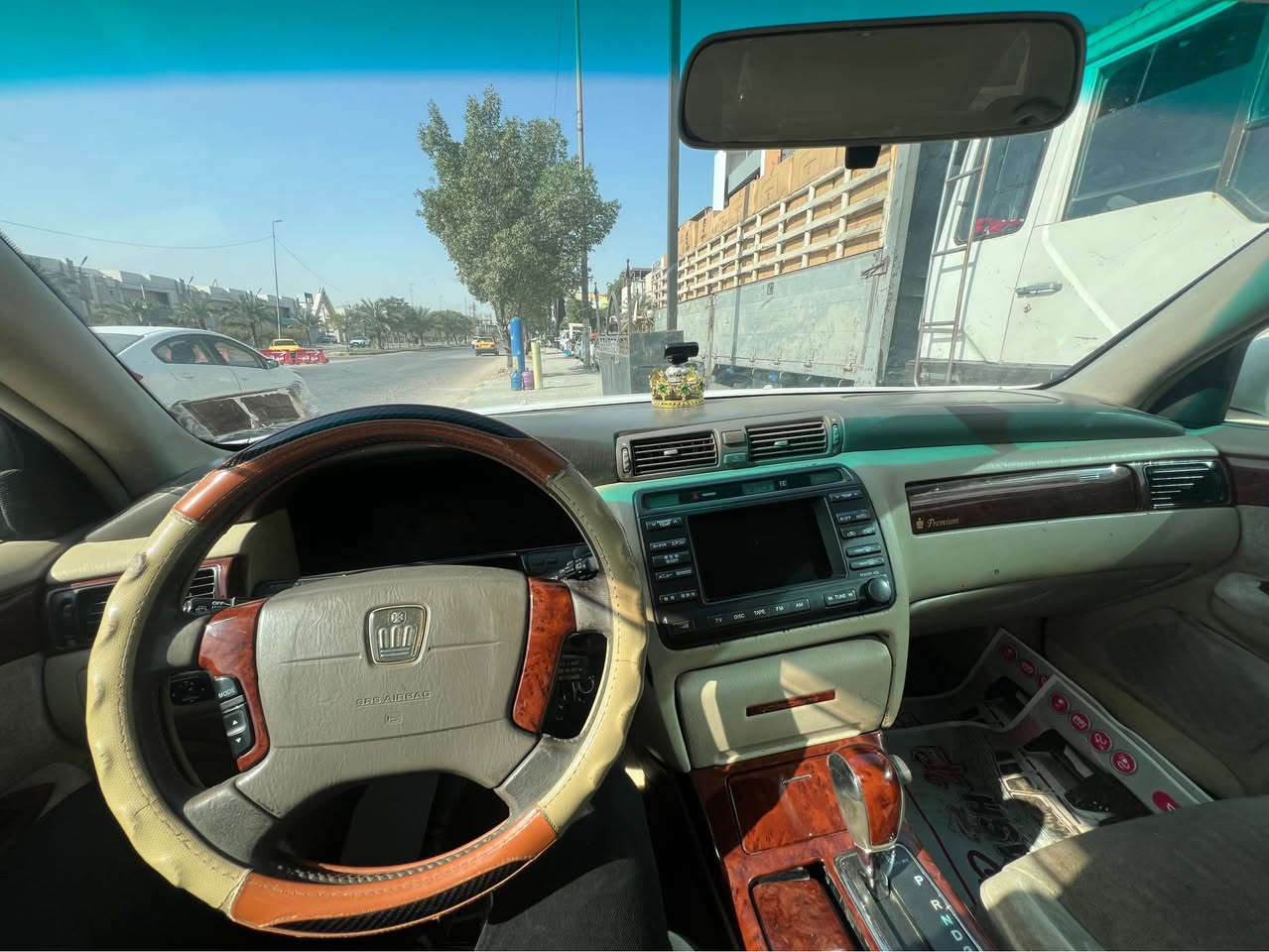 ملكة 2002 مدفوعة الگمرك
كرستال اصل 
دي فور الجبير 
4 دكم 
تبريد خلفي 
ثلاجة
بردة خلفية
تحكمات ستيرن
العدادات شاشة الكترونية 
زوج تايرات 
الكير والمحرك جديدات
السيارة فول 
السعر 105 وبي مجال كلش بسيط
*********** النجف, العراق
