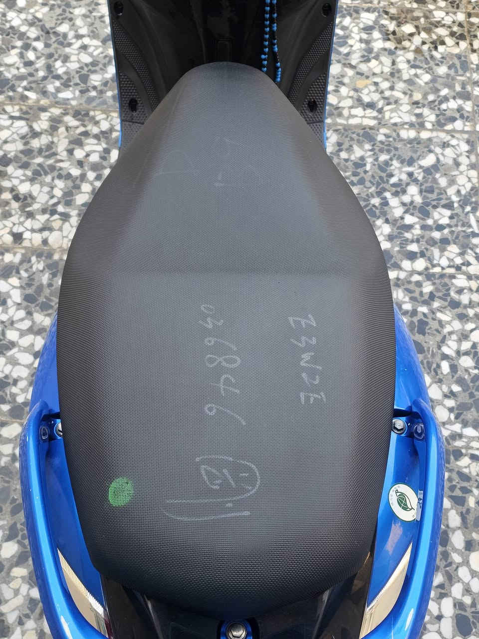 السلام عليكم اكزز زت حديث موديل 2016 ماشية 7 الاف يعني زيرو نوزل ونظام ايكو انسى صرف البانزين دراجة اقتصادية وناعمة كلش ما تسمع صوتهة شلعة ومعدل اوراق كاملة ما مفتوح بيهة برغي مكاني بغداد الحسينية رقم ***********
