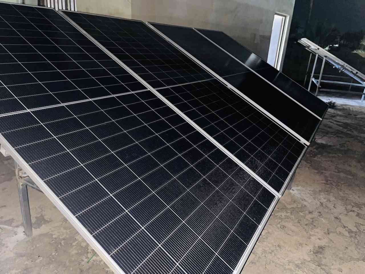 بسم الله وعلى بركة الله 
💥في شروين ( محمد طه)  و بتاريخ : 2026/2/24 💥
💥تم تجهيز وتنصيب منظومة شمسية للأخ حسين  بشير 💥
💥بقدرة 15 أمبير ليلي نهاري بالتناوب مع التيار الوطني 💥
💥مكونات المنظومة —"💥
💥1- بطارية🔋 نوع EVE  - 15K عدد (1) 8000 دورة💥
💥2- انفيرتر سولاكس هايبرد IP65- 6.2KW عدد (1) اون جريد 💥
💥3- بورد متكامل من قواطع الDC - AC - والجوزات الذكية 💡.
💥4- كابلات  25 ملم وال 16 ملم وأسلاك الالواح 4 ملم مغلون .
💥5-الواح لونجي 615 W عدد (8) مع هيكل الالواح من الحديد المغلون .💡💡💡💡💡💡💡💡💡💡💡
مكتب ضوء ديالى  / للاستفسار الاتصال على الأرقام التالية او المراسلة صفحة مكتبنا او عن طريق الوتس اب……☎️
🤙***********
‏‭0771 121 7402🤙
💥💥💥💥💥💥الجميع @
