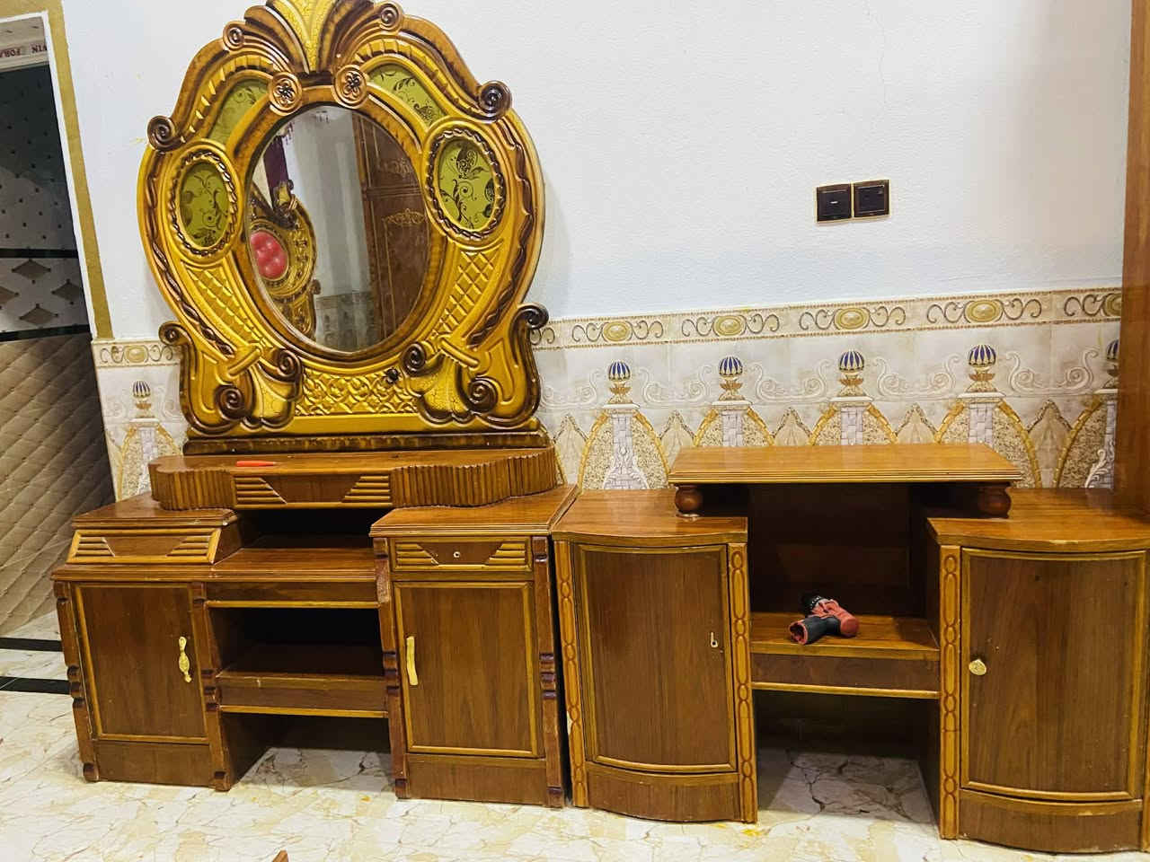 سلام عليكم ورحمه الله وبركاته توجد غرفه نوم للبيع السعر خاص الاستفسار علئ هذاا الرقم***********
