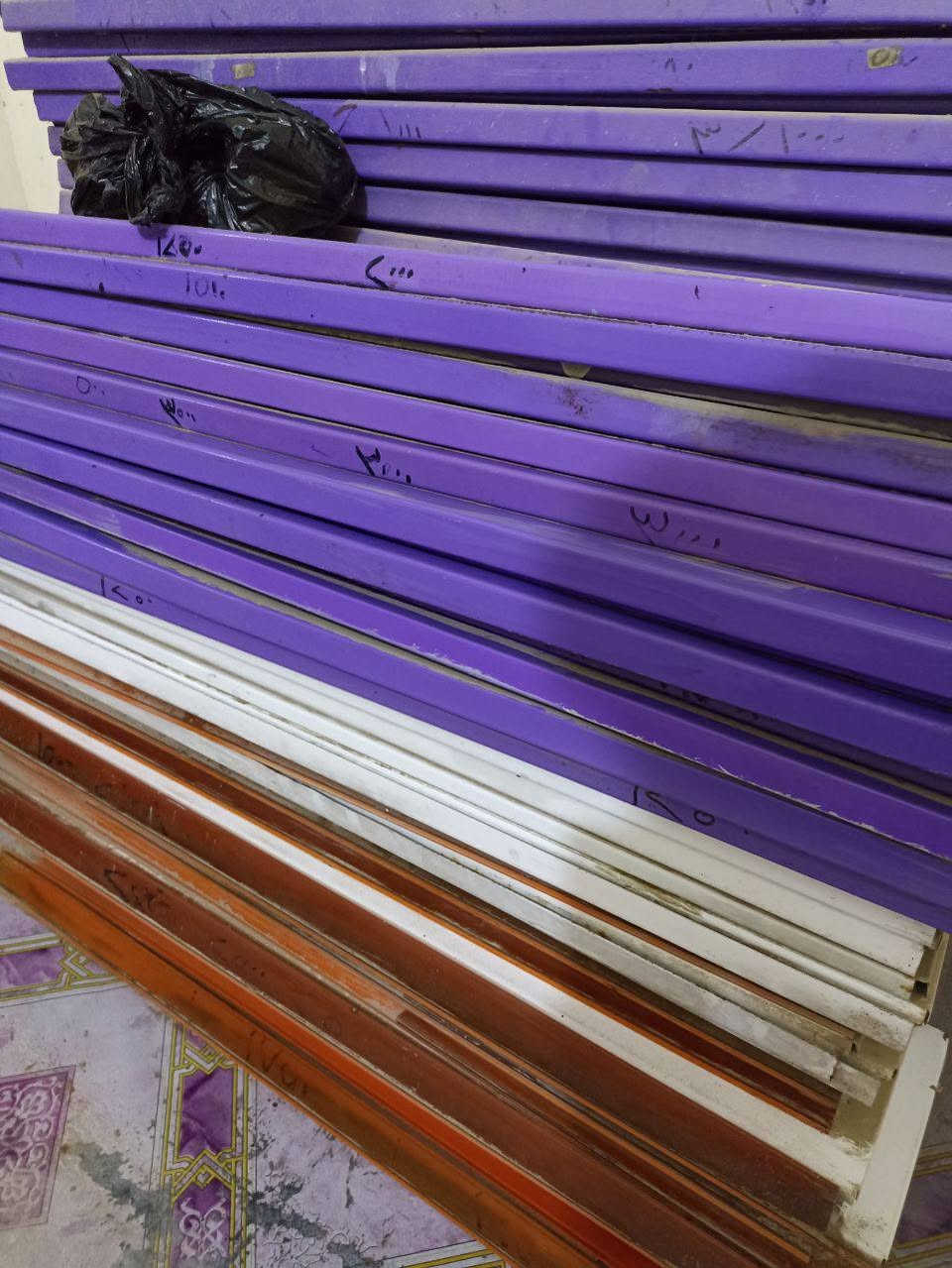 سلام عليكم رفوف فقط تراب بيهن مال محلات نضيفه اخو جديد وكاملات رفوف أو شيالات أو راسطات ومساطر يعني كاملات عدد خير من الله وسعر مناسب تواصل واتساب ***********
