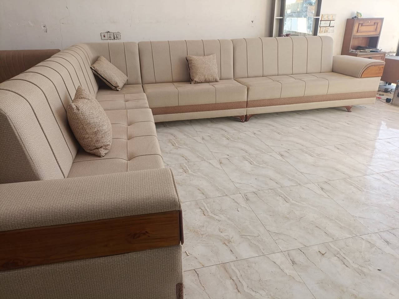 تخم ديوان جديد  10 مقاعدد 5قطع تزكام قاعده خشب بلوك اسود السعرر 400 يتوفرر في معرض التساهل للأثاث المنزلي عنوان . الشطرة - فتاحيه. طريق ال عواد - قرب اسواق رؤوف - مجاور مستشفى الامل . لطلب والأستفسار. 
*********** واتساب  
*********** واتساب
