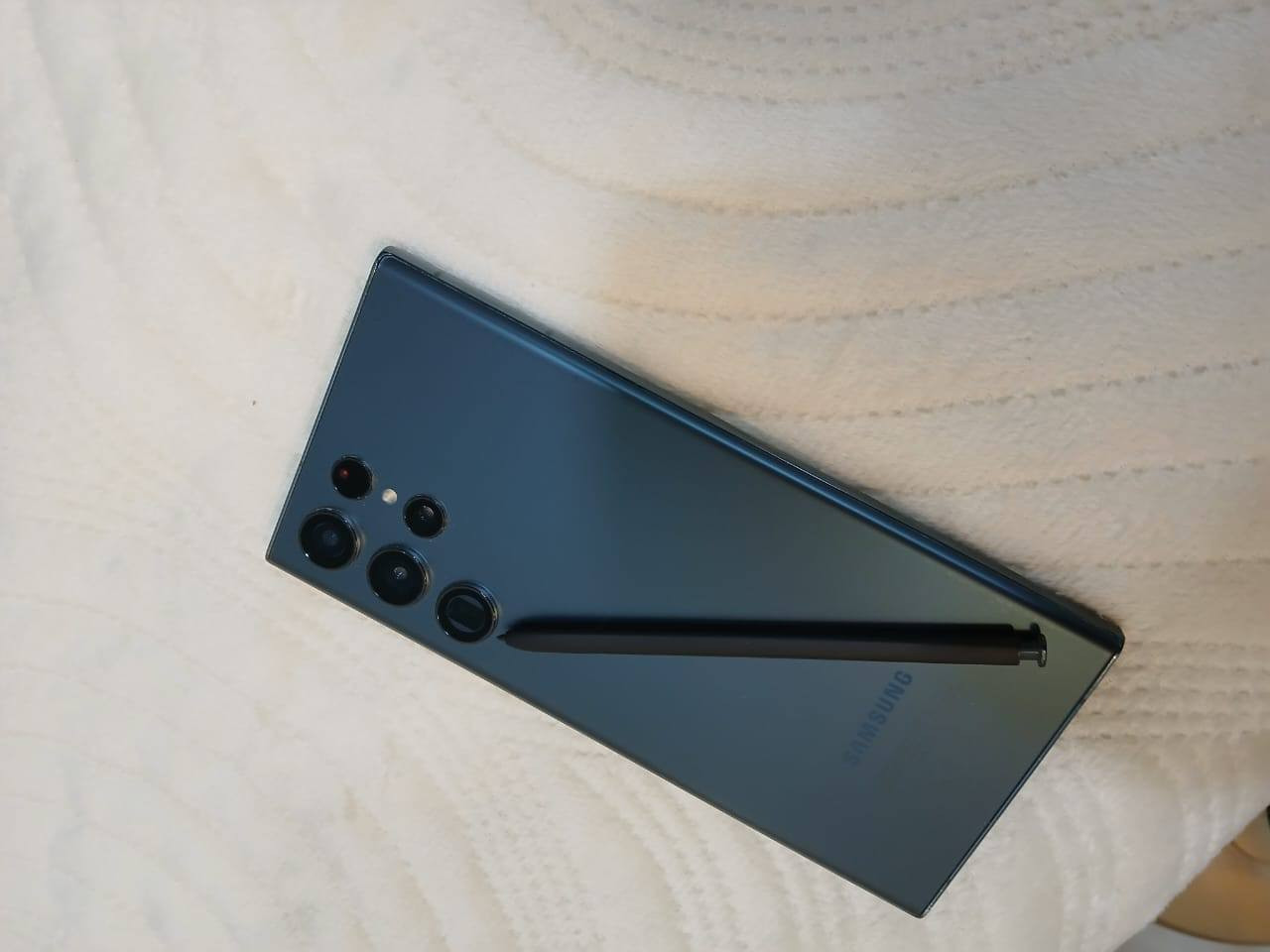 السلام عليكم 

1 الترا s22 
2 جهاززز نضيف كلش 
3 ذاكره 256 
4 وتر بروف 
5 خطين 
6 شرق اوسط 
7 كامل ملحقات معه كفرين هديه 
8 جهاز يوجد معه قلم 
9 لون زيتوني 
10 سماعات ثنين  
رقم الهاتف *********** 
سعر 600 وبي مجال
