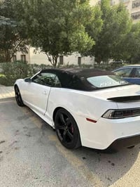 كمارو 2014 للبيع  رقم بغداد  ماشيه ١٦٦ الف كيلو اللون ابيض السياره بدو...