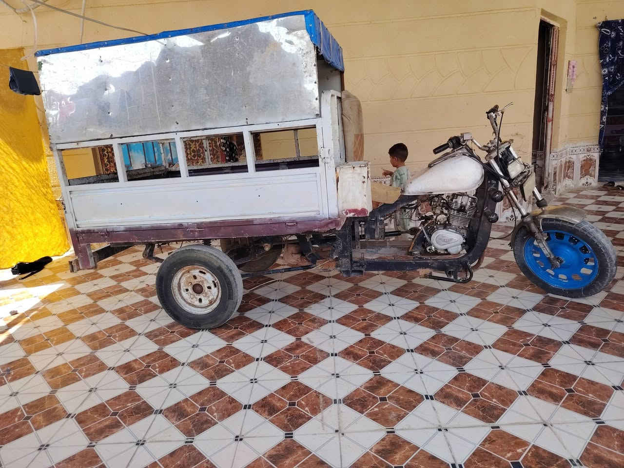 ستوته البيع  دوات  شاصي جمره نضيفه لا لحيم وله شي بدي نضيفه كهربائية شغال عوزهن بس ربط اكسن لطش محرك امتيار خير من الله السعر ب 600 بيها مجال مكاني بلي منصور رقمي ***********
