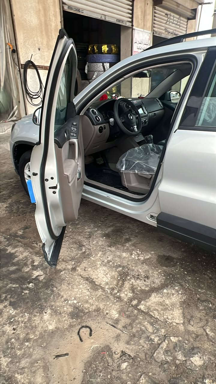 سلام عليكم سياره البيع فولكس وكن تبكران موديل 2011 سنويتها 2029 ينتهي  سياره حلوه  سعر 85 بيها مجال رقم بصره رقم تفسار  ***********
