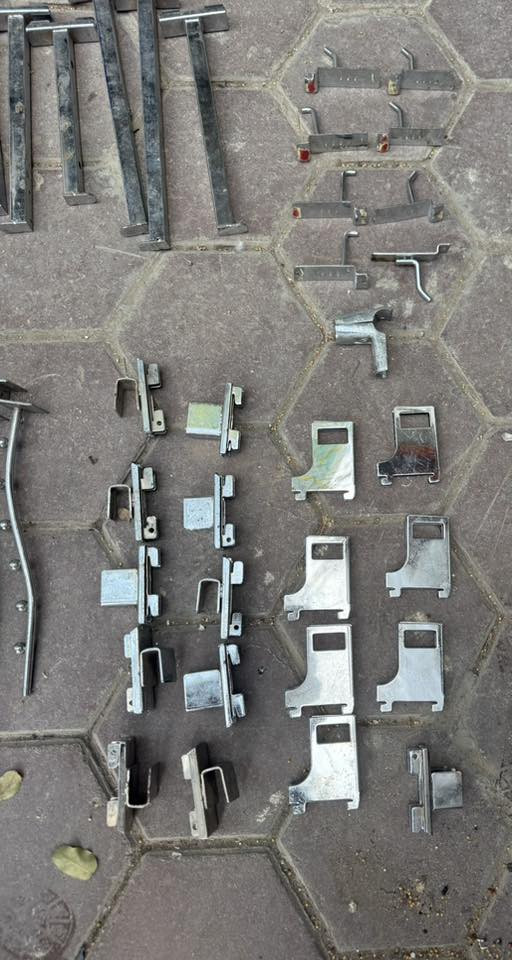 السلام عليكم
استاندات مال محل تفيد اهل المحلات للبيع 
المكان بغداد الرصافة للتواصل *********** واتساب او اتصال
