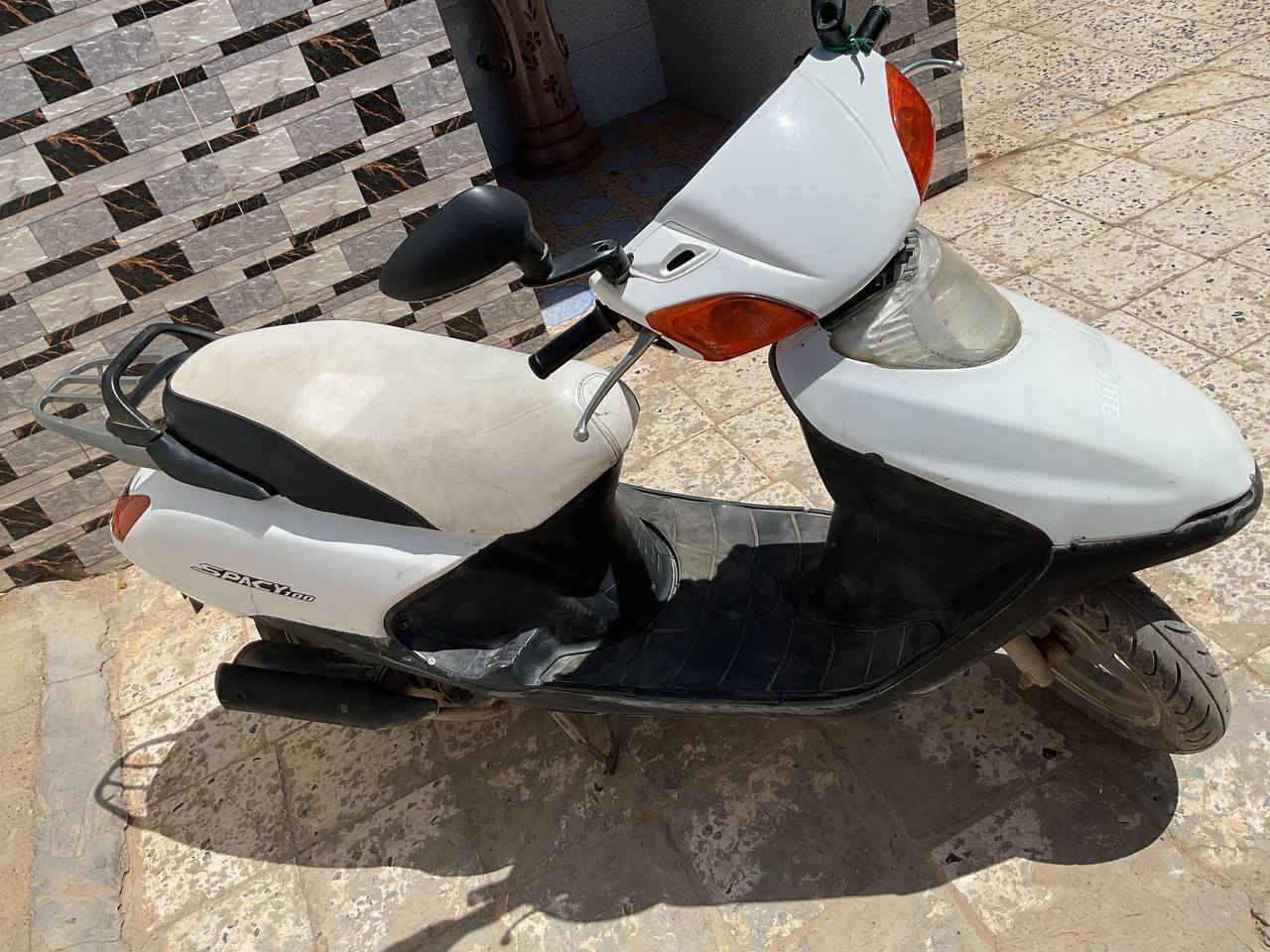 دراجة سبيسي للبيع
نظيفة وكهربائياتها شغاله
السعر 250 وبيها مجال
***********
