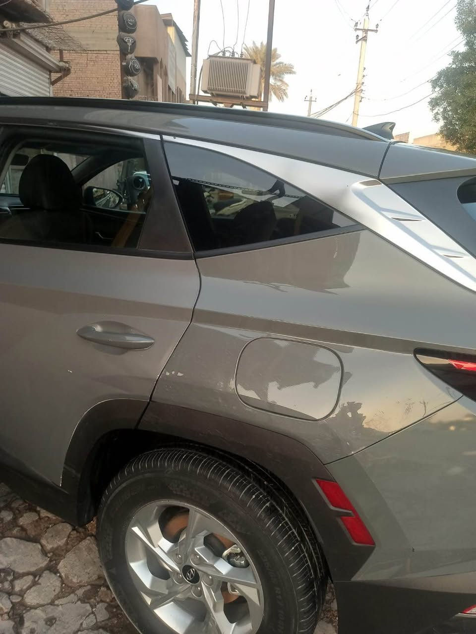 السلام عليكم 
مكلف ب النشر 
توسان 2024 
وارد امريكي 
بيها نواقص السياره 
شاشه 
كامره 
تحكم استيرن 
ويل كب 
حادثها 3 قطع جهه السايق 
مرقمه بغداد
السعر 155 ورقه 
للاستفسار ‭0770 279 8785‬
بغداد الحريه بغداد, العراق
