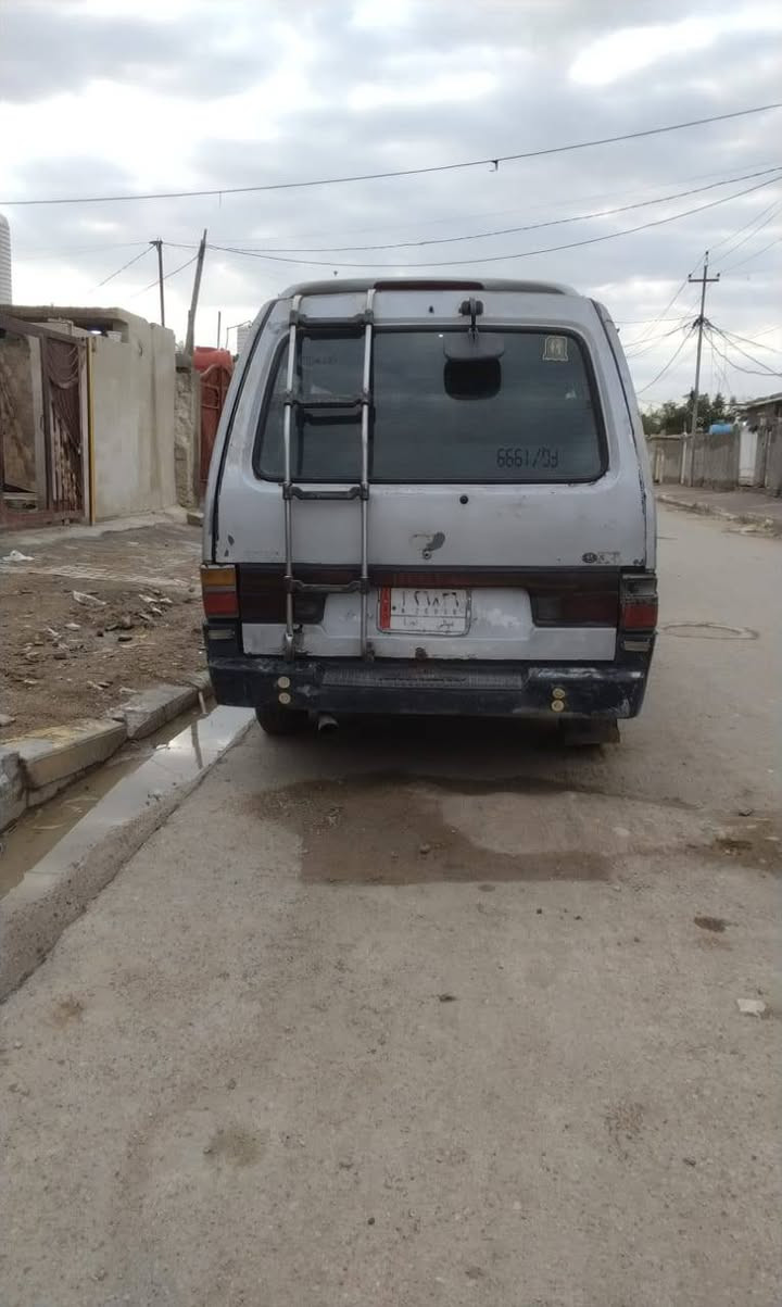 سلام عليكم لبيع موديل 93كير وكسن كفاله مكينه بيعه تنقيص قليل شواصي كفاله مصفره من كلشي سنويه قبل 4تشر صاقطه تحويل وكاله مكان واسط صويره سعر 16وبيه مجال حك جيه ***********  عيد وكرر لمكينه تنقص قليل
