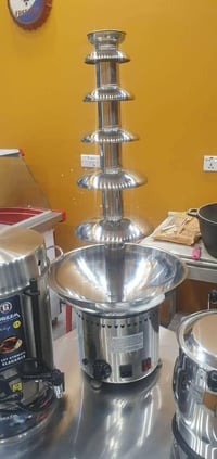 للبيع استخدام واحد سنة ١. فرن كومبير  اربع ابواب مع هيكل حديدي تحته سع...