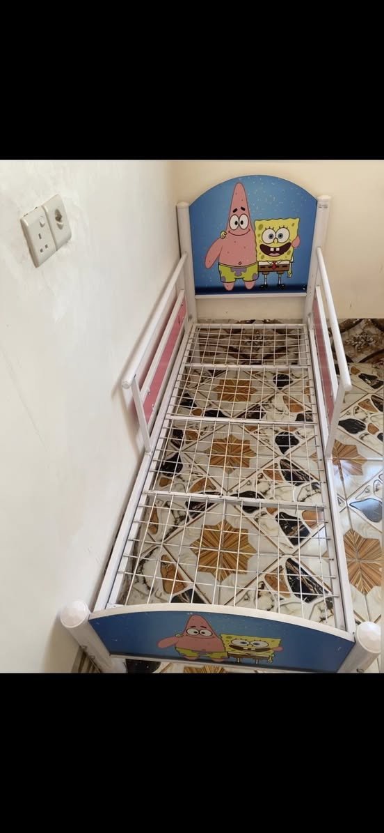 جرباية اطفال للبيع    السعر 80   وبيها مجال للشراي تواصل ***********
