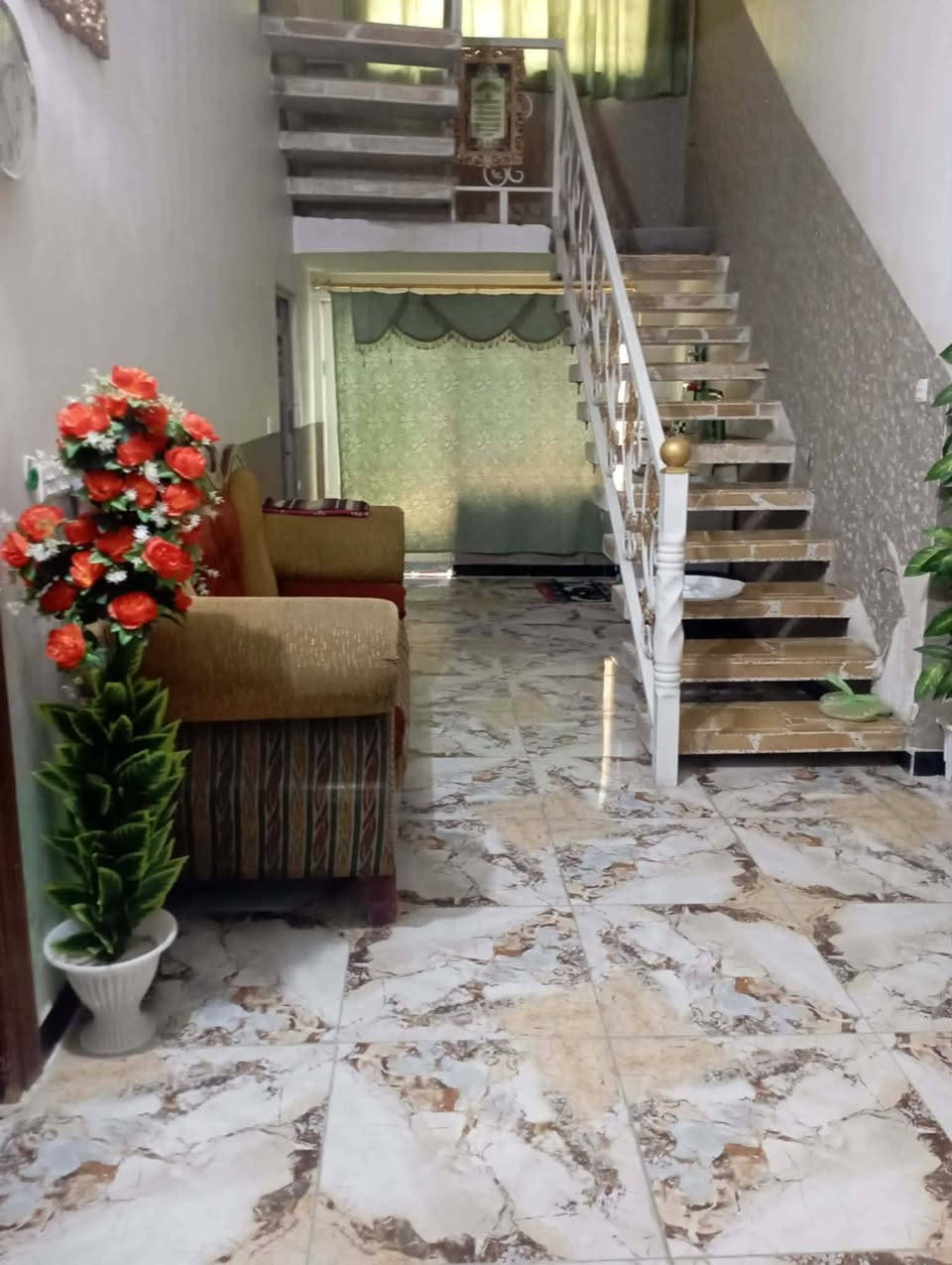 السلام عليكم
بيت طابو زراعي سند ٢٥

تحويل مباشر مساحه ٦٠٠متر واجها على التبليط صب كونكريت يحتوي على غرفتين ارضي ومطبخ وهول وحمام داخلي ومظيف وغرفه فوك البيت جاهز سيراميك ووارظيه وطارمه ومشتمل ويا داخل القطعه بيع مستعجل
المكان ورديه خارج فرع جامع محمد الباقر منطقه فلاح المشعل قريب على مدرسه السواعد أكرر بيع مستعجل ***********سعر ١٣٩ وبي مجال
