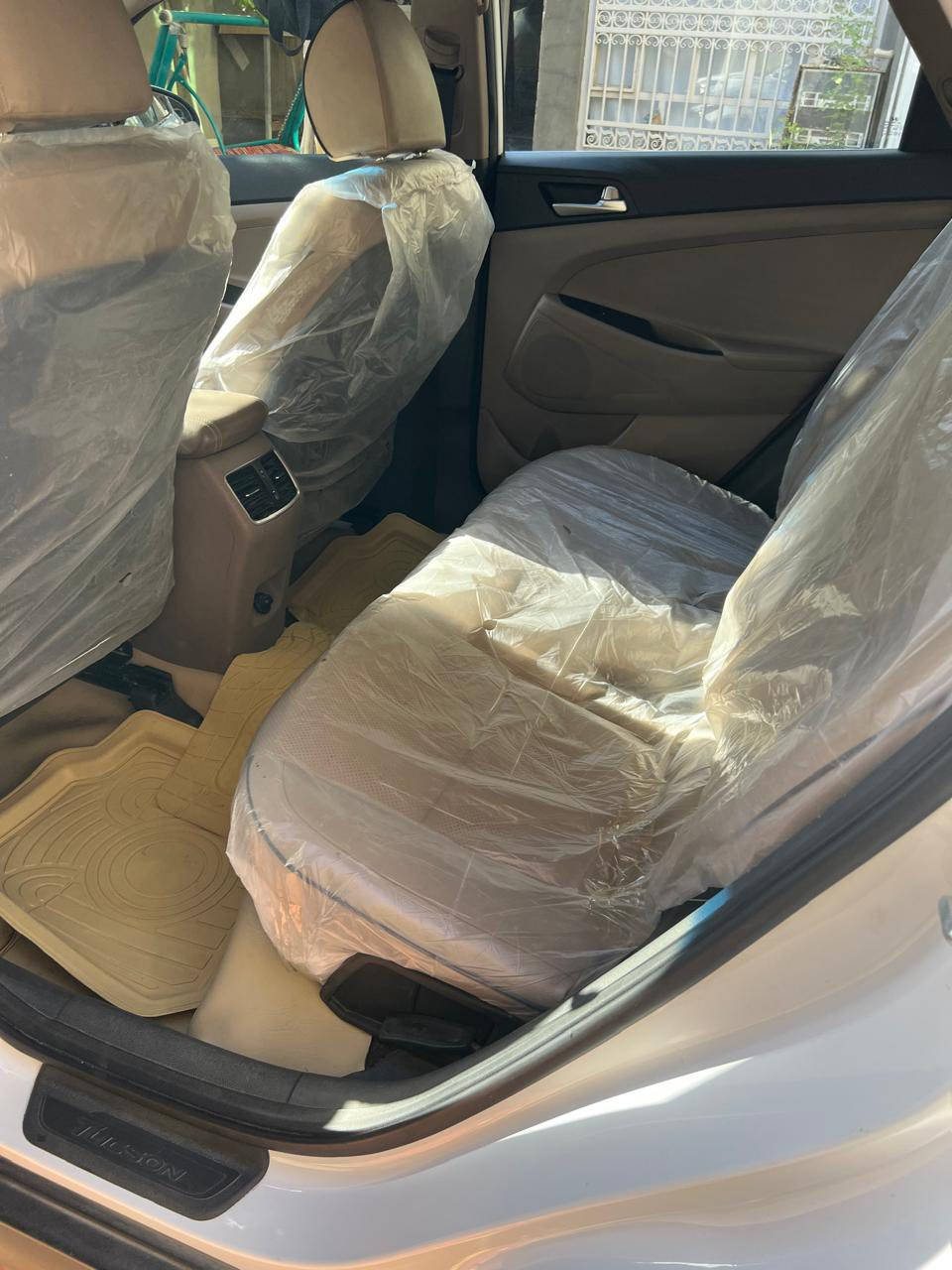 للبيع توسان 2019 خليجي 

مكفولة من الصبغ والضربة والبارد 

سيارة جديدة وجاهزة بدون نقص 

رقم بابل بسمي ماشية 106 

مواصفات 

بصمة تشغيل وابواب

كراسي 2 كهرباء 

شاشة وكامرا خلفية 

مري شفط وإشارة

داخل لونين وصاج 

ثلاث وضعيات قيادة 

تحكم ستيرن

حساسات امامي وخلفي 

قطعتين تبريد 

لايت 5 عدسات زنون 

وباقي مواصفات التوسان المعروفة 

السعر 195 وبيها مجال

الشراي يتصل ‭٠٧٧٣ ٨٢٨ ٥٧٧٤‬ 

مكاني حلة / حي الجزائر
