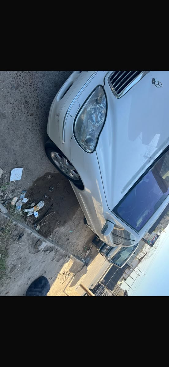 سلام عليكوم مارسدس ام عيون متوم طبق الصل  2004 كفاله من كلشي ماعده بلجاملغ واضح كدامك بيع مستعجل اني مكلف بل نشر رقم صاحب سياره ***********
