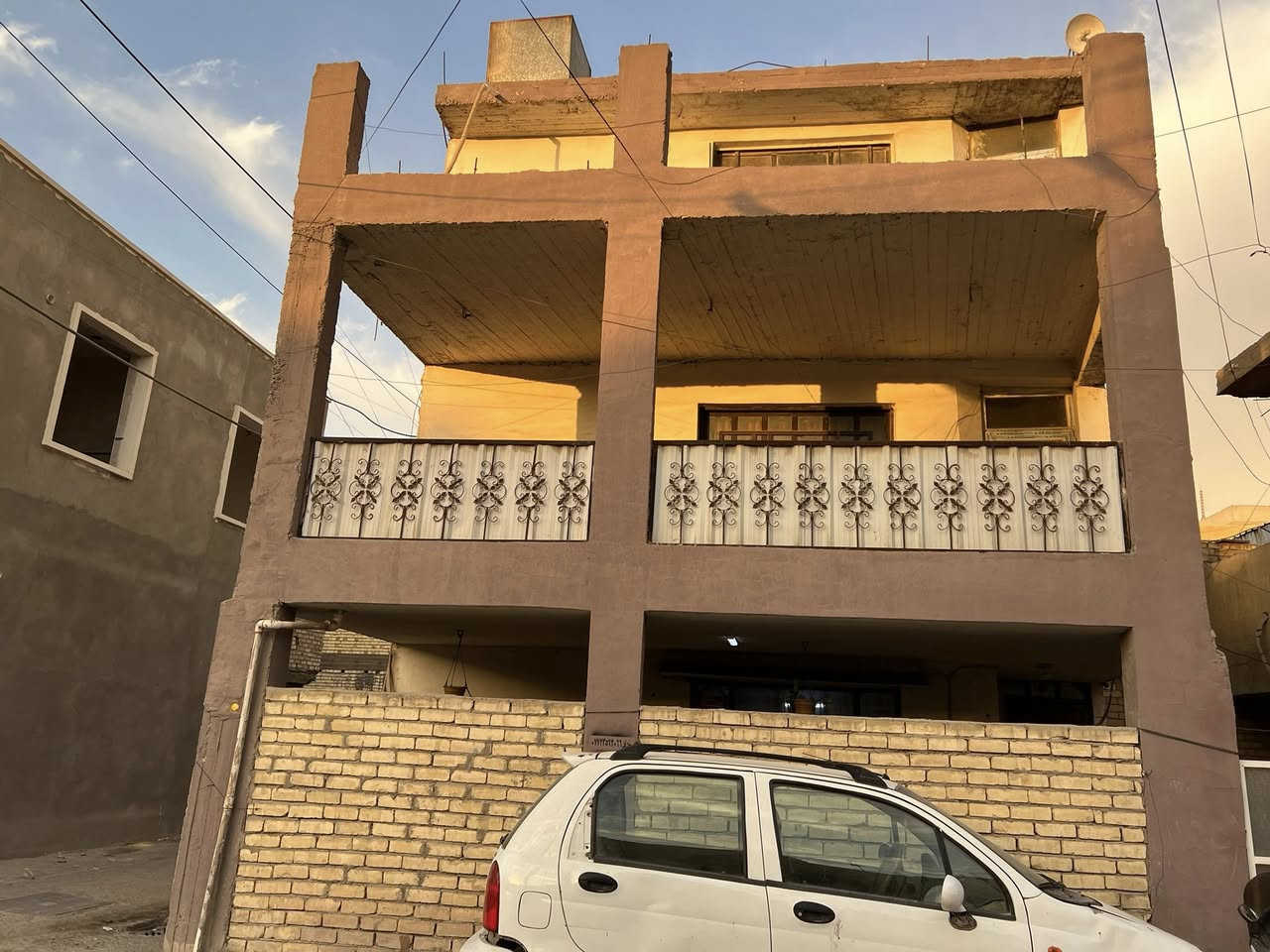 الدارين للبيع الماسحه 200 متر الواجه 20 النزال 10 البيت ركن  مقسوم ثنين  ينباع كامل موقعه قريب ع الشاع العام في منطقة البلديات دور العمال 9 نيسان قرب حسينيه اهل البيت مجاور محطة الفارابي للاستفسار اكثر االاتصال في *********** مكلف بالنشر
